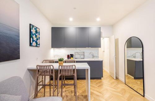 Quartier de la Plaine-de-Monceaux Apartment | Appartement moderne pour 4 proche Arc de Triomphe