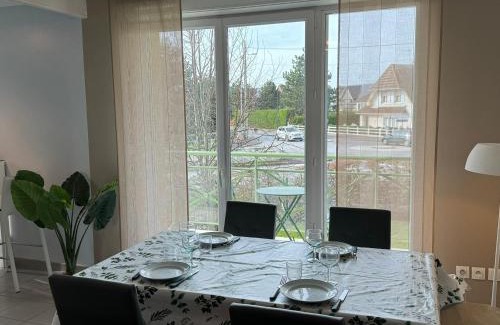 Cabourg Apartment | Appartement Moderne près de la Plage et du Centre - 2 Chambres, Balcon, Parking, Animaux Acceptés - FR-1-487-363