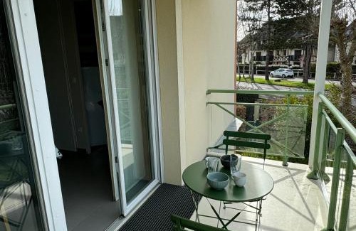 Cabourg Apartment | Appartement Moderne près de la Plage et du Centre - 2 Chambres, Balcon, Parking, Animaux Acceptés - FR-1-487-363