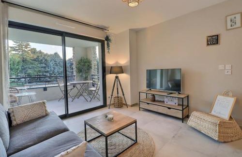 Ventabren Apartment | Appartement moderne - Terrasse - Piscine - Parking