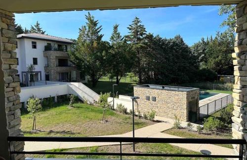 Ventabren Apartment | Appartement moderne - Terrasse - Piscine - Parking