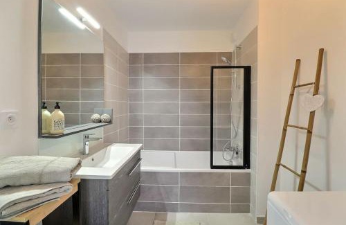 Ventabren Apartment | Appartement moderne - Terrasse - Piscine - Parking