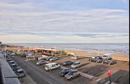 Luc-sur-Mer Apartment | Appartement moderne, vue mer