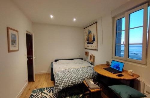 Luc-sur-Mer Apartment | Appartement moderne, vue mer