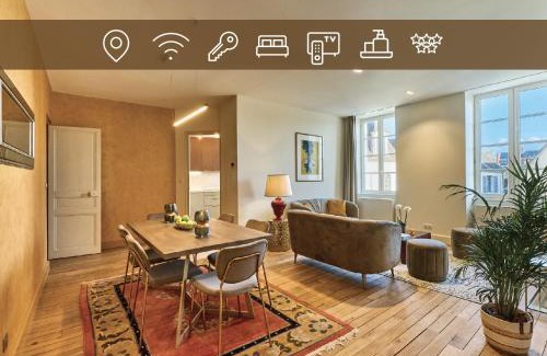 Nevers Apartment | Appartement Montagnon - Les Suites du Palais - Classé 4 étoiles, parking privé, vue cathédrale, 3 chambres, PRIMO C0NCIERGERIE