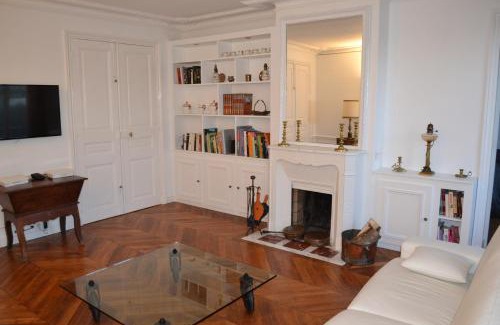 Quartier Saint-Georges Apartment | Appartement moulin rouge II