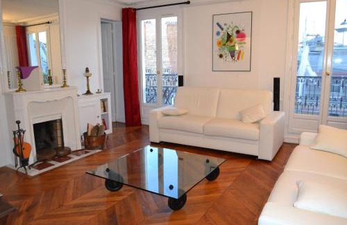 Quartier Saint-Georges Apartment | Appartement moulin rouge II