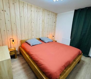 Murol Apartment | Appartement Murol neuf calme, centre village, vue Château
