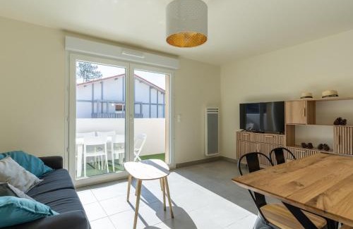 Mimizan-Plage Apartment | Appartement Neuf 3* à 2 Pas de l'Océan à Mimizan, 5 Pers, Balcon, Parking - FR-1-50-132