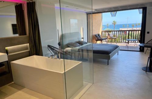 Port Cogolin Apartment | Appartement neuf climatisé - vue mer Saint-Tropez - 50m plage et port - piscine