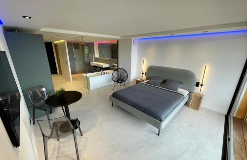 Port Cogolin Apartment | Appartement neuf climatisé - vue mer Saint-Tropez - 50m plage et port - piscine
