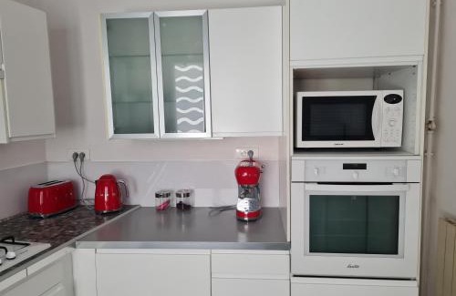 Nimes City Centre Apartment | Appartement nimes centre160m2 climatisation 3 chambres avec parking