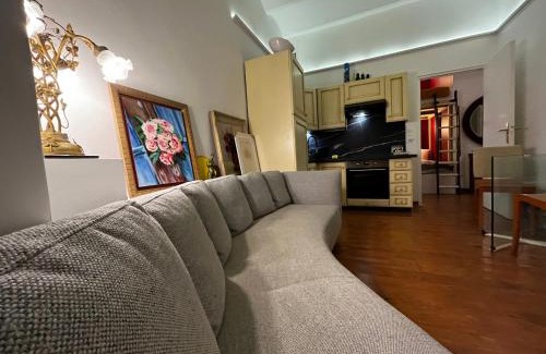 Menton Apartment | Appartement Ombragé 44m2 Riviera Palace Belle-Epoque, Restomod et Literie Prestige