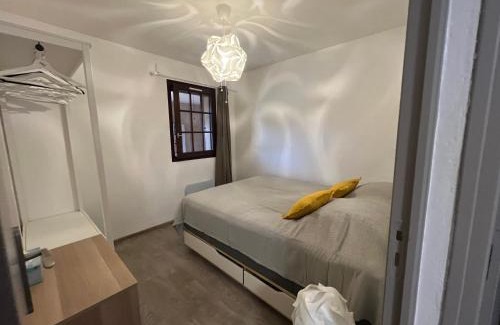 La Londe-les-Maures Apartment | Appartement pour 2 personnes en ville avec terrasse