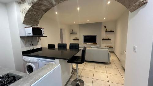 Cabrieres Apartment | Appartement paisible entre terre et mer