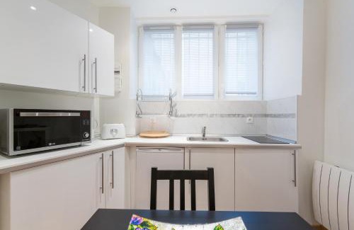 Paris City Center Bed & Breakfast | Appartement Petits Champs II