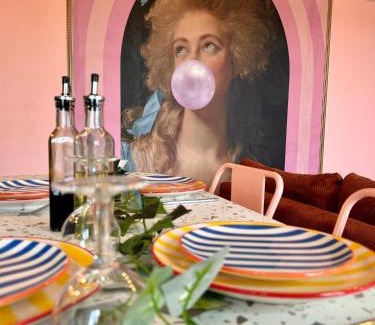 Louviers Apartment | Appartement Pop Art