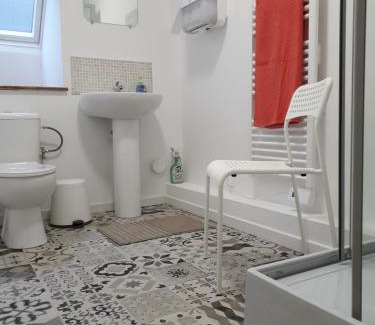 Saint-Coulitz Apartment | Appartement Privé, Camping La Pointe