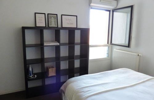Faubourg de Bethune Apartment | Appartement proche CHU avec balcon et parking