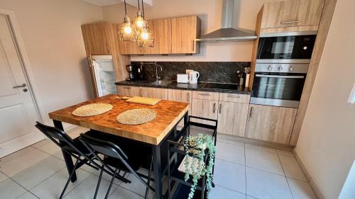 Maisieres Apartment | Appartement proche Pairi Daiza 6pers terrasse et jardin