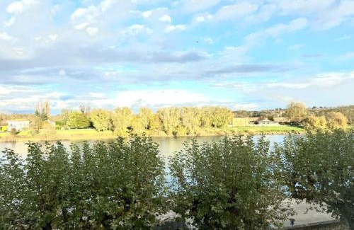 Tournus Apartment | Appartement Quai Saône - Balcon vue Saône