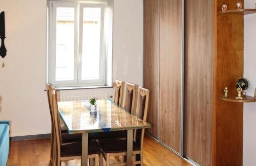 Luxeuil-les-Bains Apartment | Appartement rénové 3 chambres à Luxeuil-les-Bains - FR-1-583-398