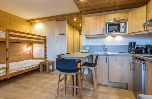 Meribel-Mottaret Apartment | Appartement rénové à Méribel, proche pistes, balcon, 4 couchages - FR-1-355-108