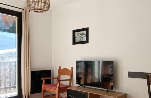 Valfrejus Apartment | Appartement rénové 2 pièces pour 4 personnes, idéalement situé près des pistes et commerces - FR-1-265-322