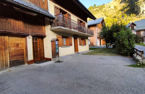 Valloire Apartment | Appartement Rénové au rez de Jardin Avec Terrasse et Place de Parking Privatif