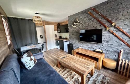 Flumet Apartment | Appartement rénové au pied des pistes avec piscine, sauna, linge inclus et animaux acceptés