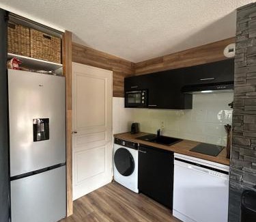Flumet Apartment | Appartement rénové au pied des pistes avec piscine, sauna, linge inclus et animaux acceptés