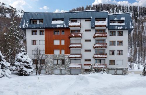 Val-d'Isere Apartment | Appartement rénové avec wifi, garage et balcon sud à Val-d'Isère - FR-1-694-232