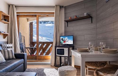 Val-Thorens Apartment | Appartement rénové Val Thorens - 5 pers, balcon, commerces au pied, local à ski - FR-1-637-65