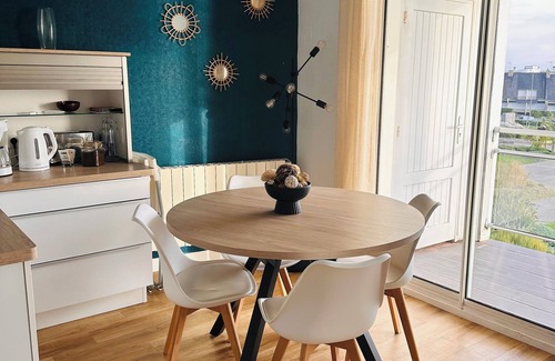 Morbihan Apartment | Appartement Rénové, vue sur Mer, à 20 Mètres de la Grande Plage de Quiberon