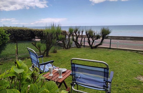 Bernieres-sur-Mer Apartment | Appartement Rez de Jardin, Face à la Mer