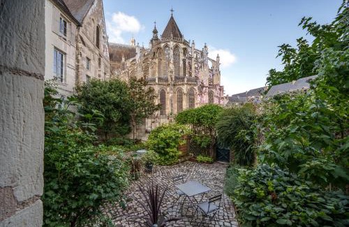 Cathedrale Apartment | Appartement raffiné vue cathédrale, jardin, wifi