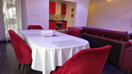 Lome Apartment | Appartement red, classique et harmonieuse