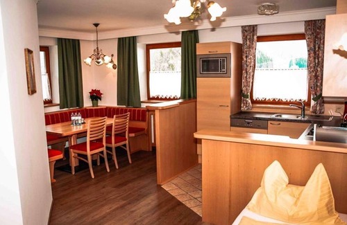 Gleiming Apartment | Appartement "reiteralm" 2 Schlafzimmer, 3 DU, 3 WC - Komfort Appartements Windberger