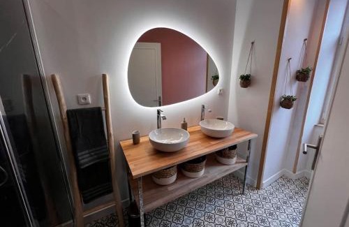 Sainte-Mere-Eglise Apartment | Appartement Richard Merrill 2 personnes en plein centre