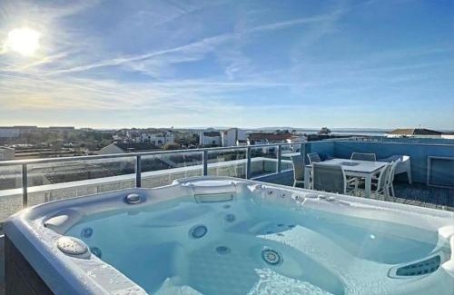 Carnon-Plage Apartment | Appartement Rooftop 360 - JACUZZI - Parking - Clim - wifi