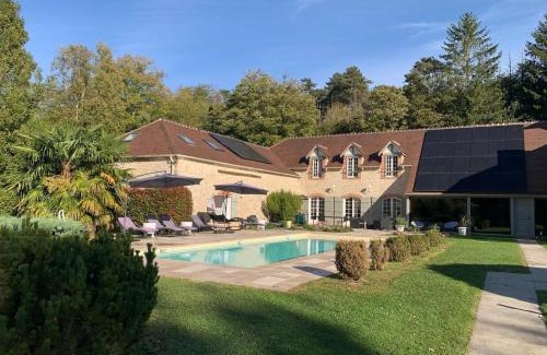 Ormoy-la-Riviere Apartment | Appartement Séjour Confort, Clim, Piscine
