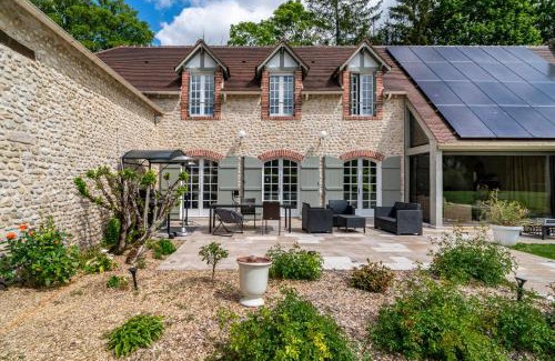 Ormoy-la-Riviere Apartment | Appartement Séjour Confort, Clim, Piscine