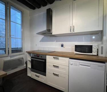 Saint-Germain-des-Pres Apartment | Appartement Saint-Germain-Des-Prés