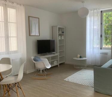 Vernaison Apartment | Appartement Scandinave dans domaine historique d'exception