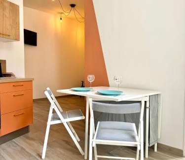 Gares Apartment | Appartement Secteur Gare et Place de la Comédie, Wifi et Climatisation
