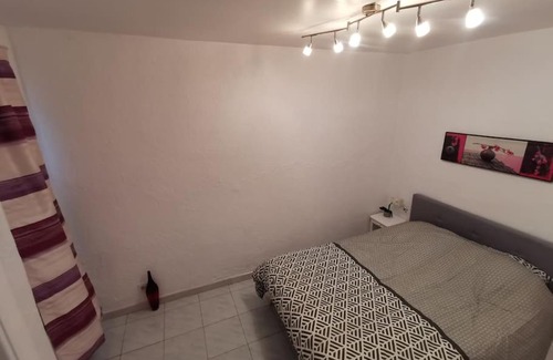 Nans-les-Pins Apartment | Appartement situé sur le Chemin des ROYS