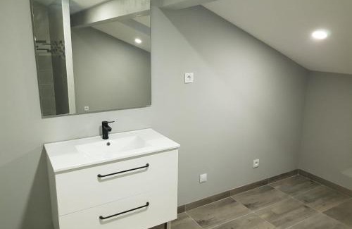 Clermont-Dessous Apartment | Appartement spacieux et confortable a Clermont Dessous jardin parking