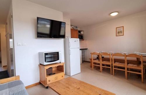 Saint-Etienne-en-Devoluy Apartment | Appartement spacieux 4 pièces avec 3 chambres, balcon, proche télésiège à SuperDévoluy - FR-1-525-201
