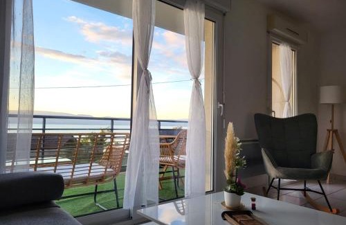 Publier Apartment | Appartement spacieux avec piscine, balcon, parking et wifi à Publier - FR-1-498-99