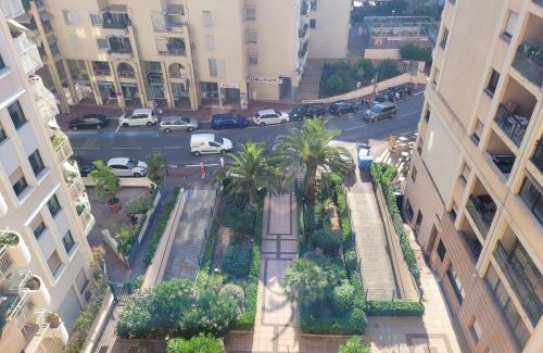 Cannes La Bocca Apartment | Appartement spacieux climatisé piscines